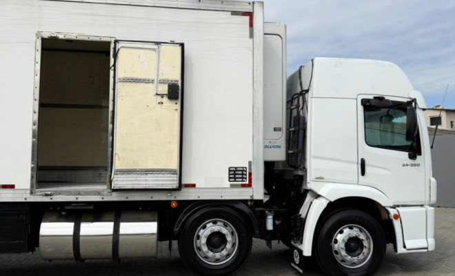 VOLKSWAGEN 24-250 E Constellation 3-Eixos 2p (diese 2012 Diesel-8