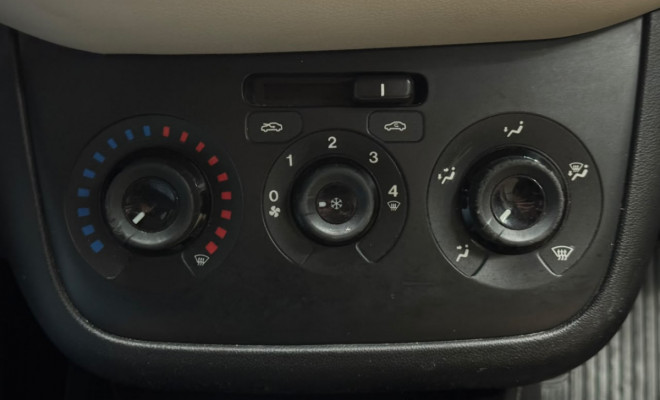 Fiat LINEA ESSENCE Dualogic 1.8 Flex 16V 4p 2016 Flex-11