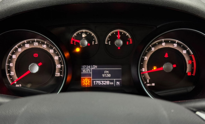Fiat LINEA ESSENCE Dualogic 1.8 Flex 16V 4p 2016 Flex-7