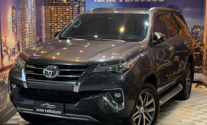 Toyota Hilux SW4 SRX 4x4 2.8 TDI 16V Dies. Aut. 2019 Diesel