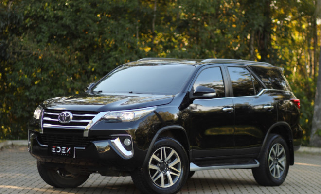 Toyota Hilux SW4 SRX 4x4 2.8 TDI 16V Dies. Aut. 2017 Diesel