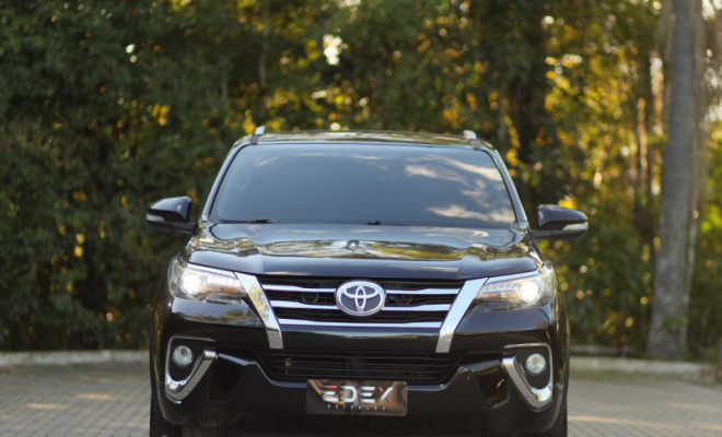 Toyota Hilux SW4 SRX 4x4 2.8 TDI 16V Dies. Aut. 2017 Diesel-0