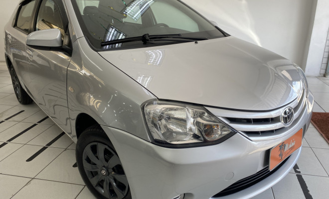 Toyota ETIOS XS Sedan 1.5 Flex Mec 2015-1