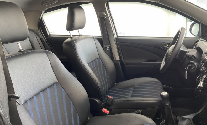 Toyota ETIOS XS Sedan 1.5 Flex Mec 2015-9