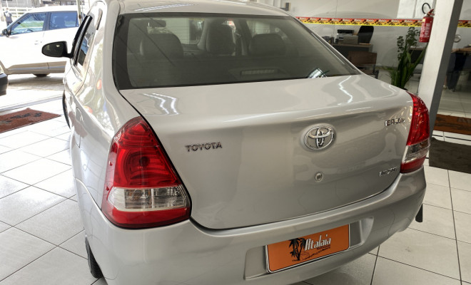 Toyota ETIOS XS Sedan 1.5 Flex Mec 2015-2