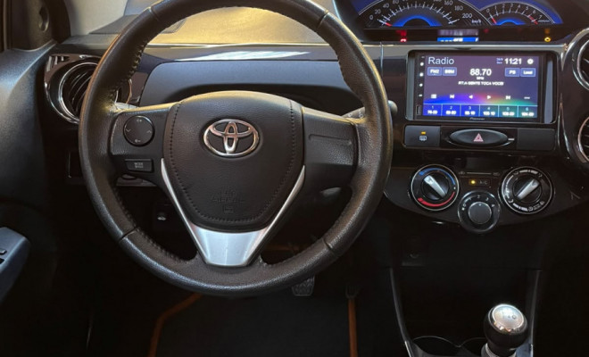Toyota ETIOS PLATINUM 1.5 Mec. 2016 Flex   ótimo estado de conservação-5