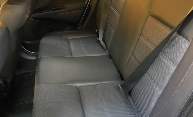 Toyota ETIOS PLATINUM 1.5 Mec. 2016 Flex   ótimo estado de conservação-7