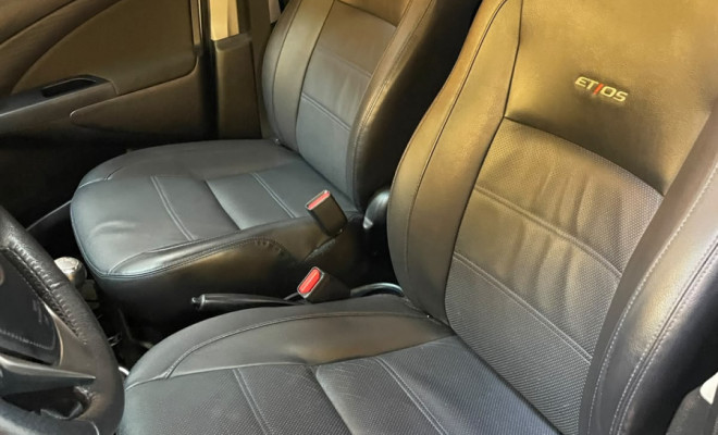 Toyota ETIOS PLATINUM 1.5 Mec. 2016 Flex   ótimo estado de conservação-6