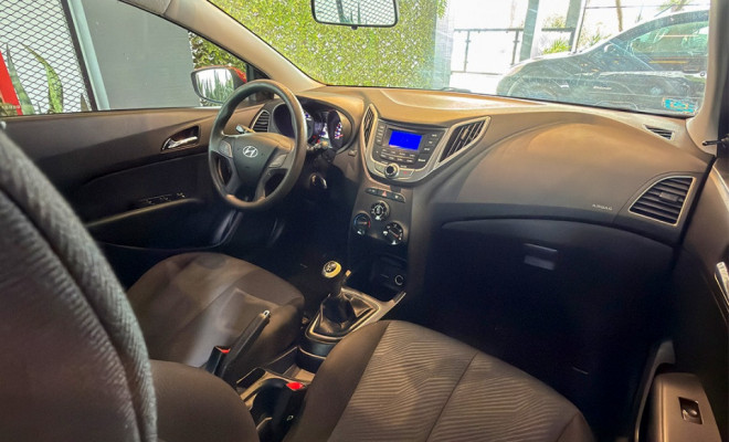 Hyundai HB20 Comfort 1.6 Flex Manual 2015-1