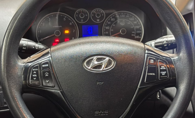 Hyundai i30 2.0 16V 145cv 5p Mec. 2010 Gasolina-7