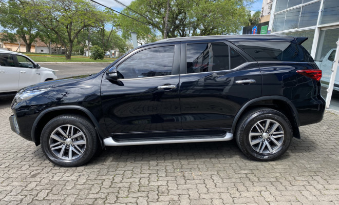 Toyota Hilux SW4 SRX 4x4 2.8 TDI 16V Dies. Aut. 2016 Diesel-4