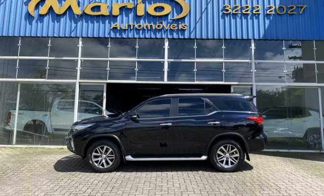 Toyota Hilux SW4 SRX 4x4 2.8 TDI 16V Dies. Aut. 2016 Diesel