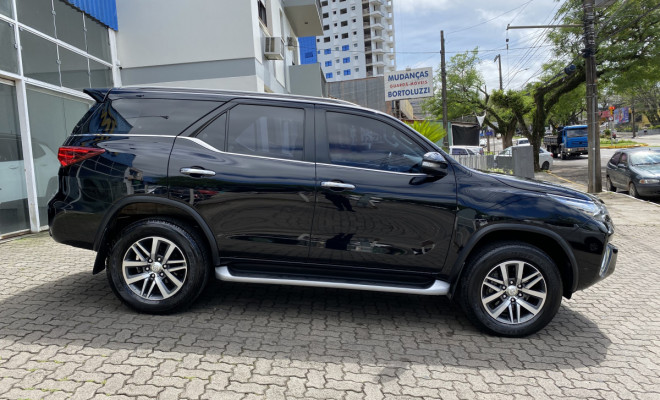Toyota Hilux SW4 SRX 4x4 2.8 TDI 16V Dies. Aut. 2016 Diesel-0