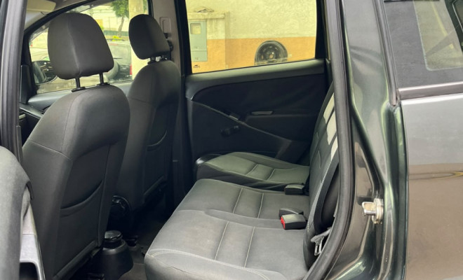 Fiat Idea ESSENCE Dualogic 1.6 Flex 16V 5p 2011 Flex-14