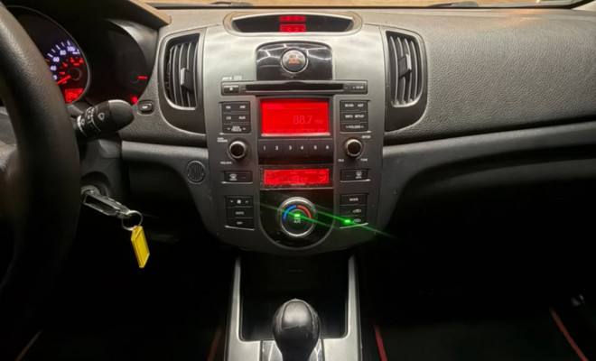 Kia Motors Cerato 1.6 16V Aut. 2010 Gasolina-6