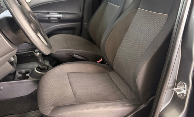 VW - VolksWagen VOYAGE TREND 1.6 Mi Total Flex 8V 4p 2013 Flex-7