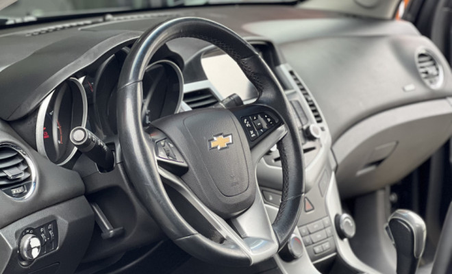 GM - Chevrolet CRUZE HB Sport LT 1.8 16V FlexP. 5p Aut 2014 Flex-3