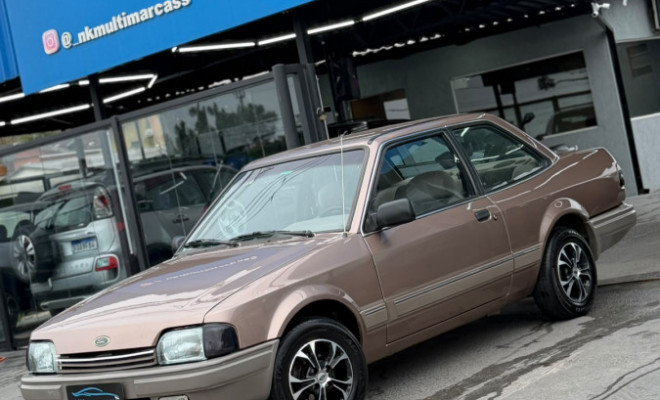 Ford Verona GLX 1.8 (Modelo antigo) 1990 Gasolina-0