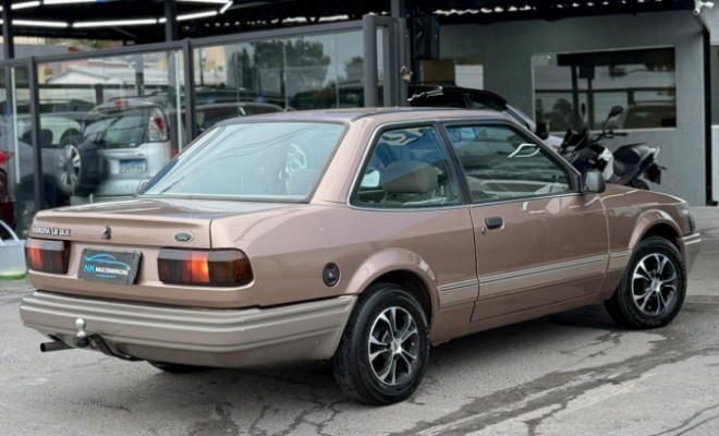 Ford Verona GLX 1.8 (Modelo antigo) 1990 Gasolina-2