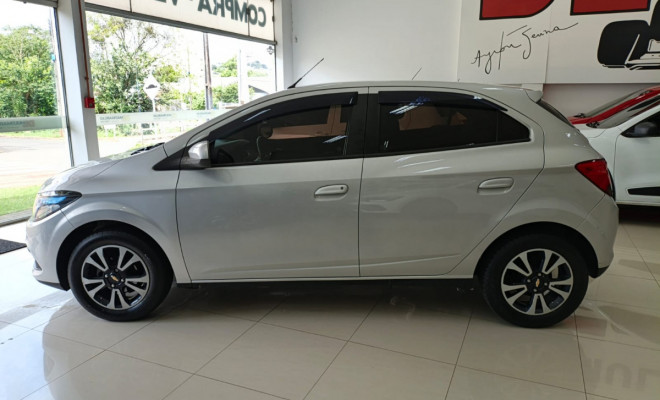 GM - Chevrolet ONIX HATCH LTZ 1.4 8V FlexPower 5p Mec. 2014 Flex-9