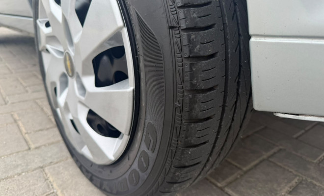 GM - Chevrolet Classic Life/LS 1.0 VHC FlexP. 4p 2013 Flex-8