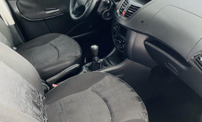 Peugeot 207 Sedan Passion XR 1.4 Flex 8V 4p 2009 Flex-6