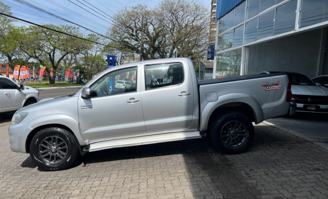 Toyota Hilux CD SRV D4-D 4x4 3.0 TDI Diesel Aut 2014 Diesel-4