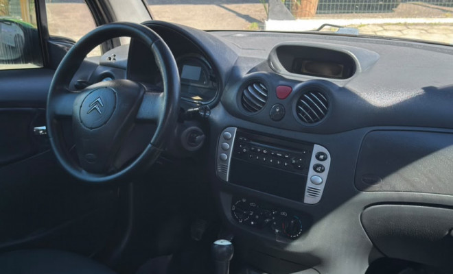 Citroën C3 GLX 1.4/ GLX Sonora 1.4 Flex 8V 5p 2010 Flex-4