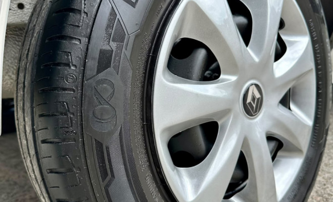 Renault Clio Expression 1.0 Hi-Flex - 2014-5
