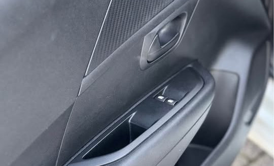Peugeot 208 Like 1.0 Flex 6V 5p Mec. 2023-9