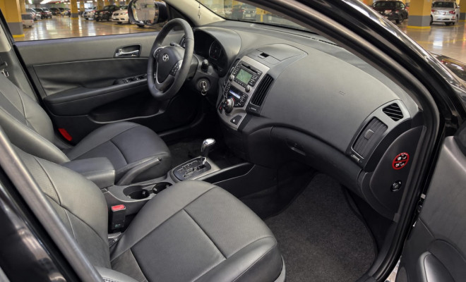 Hyundai i30 2.0 16V 145cv 5p Aut. 2010 Gasolina-2