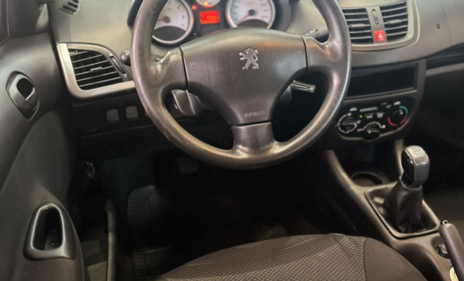 Peugeot 207 Sedan Active 1.4 Flex 8V 4p 2014 Flex-1