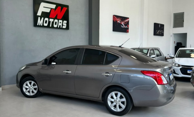 Nissan VERSA SL 1.6 16V Flex Fuel 4p Mec. 2013 Flex-2