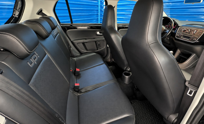 VW - VolksWagen up! black/white/red 1.0 Flex 5p 2015 Flex-8