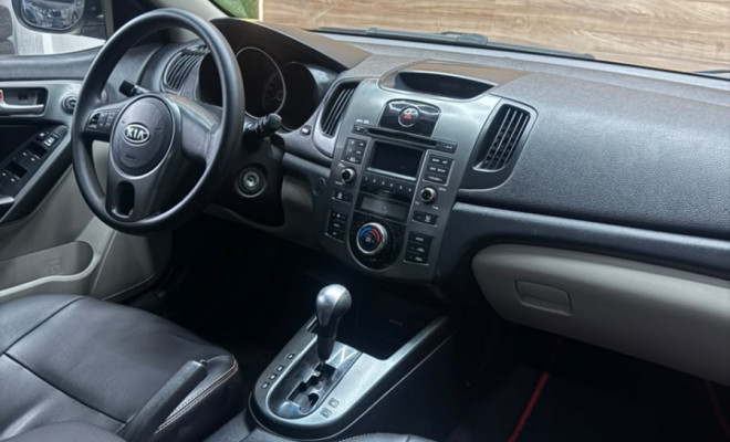 Kia Motors Cerato 1.6 16V Aut. 2011 Gasolina-7