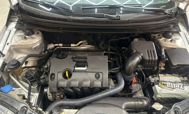 Kia Motors Cerato 1.6 16V Aut. 2011 Gasolina-12