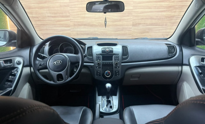 Kia Motors Cerato 1.6 16V Aut. 2011 Gasolina-4