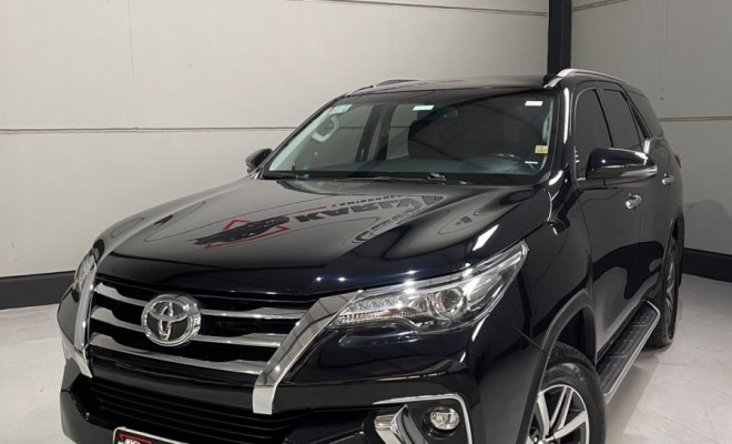 Toyota Hilux SW4 SRX 4x4 2.8 TDI 16V Dies. Aut. 2020 Diesel
