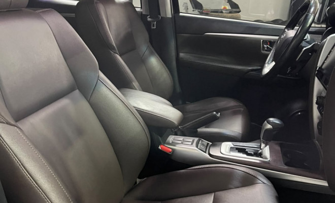 Toyota Hilux SW4 SRX 4x4 2.8 TDI 16V Dies. Aut. 2020 Diesel-6