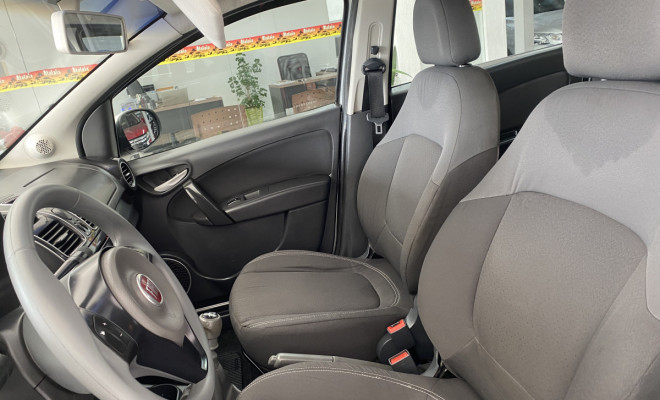 Fiat Grand Siena ATTRAC. 1.4 EVO F.Flex 8V 2013 Flex-8