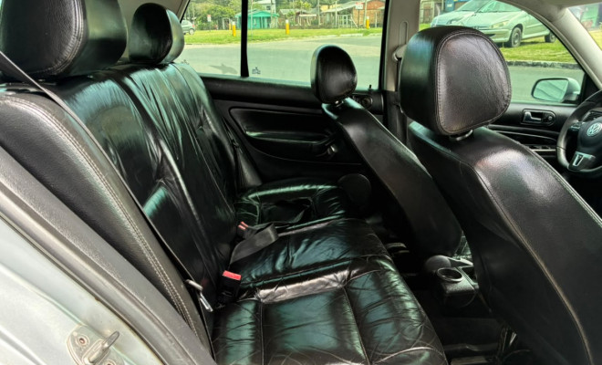 VW - VolksWagen Golf 1.6Mi/ 1.6Mi Gener./Black & Silver 2003 Gasolina-9