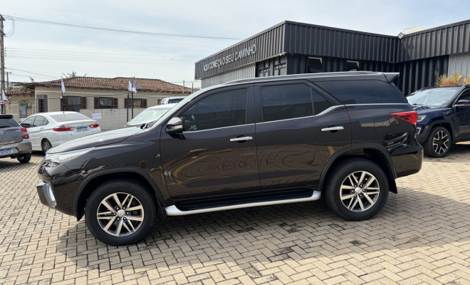 Toyota Hilux SW4 SRX 4x4 2.8 TDI 16V Dies. Aut. 2017 Diesel-1