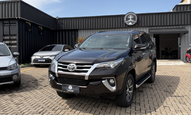 Toyota Hilux SW4 SRX 4x4 2.8 TDI 16V Dies. Aut. 2017 Diesel-0