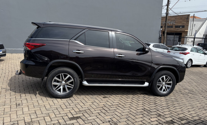 Toyota Hilux SW4 SRX 4x4 2.8 TDI 16V Dies. Aut. 2017 Diesel-3