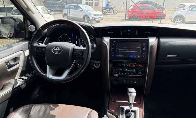 Toyota Hilux SW4 SRX 4x4 2.8 TDI 16V Dies. Aut. 2017 Diesel-6