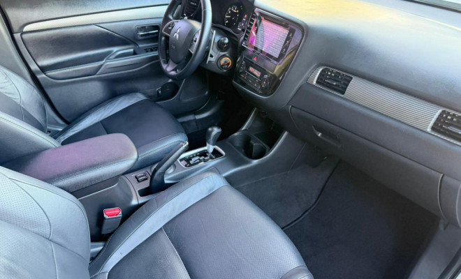 Mitsubishi OUTLANDER 2.0 16V 160cv Aut. 2015 Gasolina-6