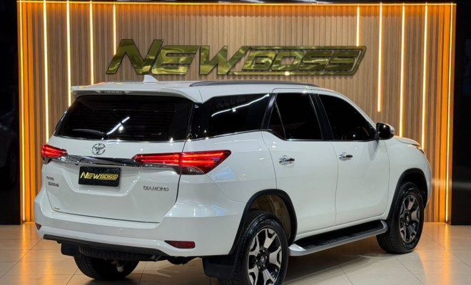 Toyota Hilux SW4 SRX Diamo. 4x4 2.8 TB Die Aut. 2020 Diesel-0