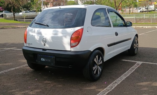GM - Chevrolet Celta 1.0/Super/N.Piq.1.0 MPFi VHC 8V 3p 2003 Gasolina-2