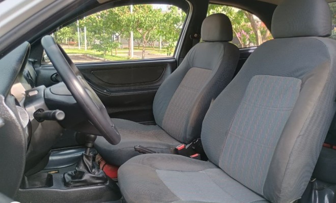 GM - Chevrolet Celta 1.0/Super/N.Piq.1.0 MPFi VHC 8V 3p 2003 Gasolina-3