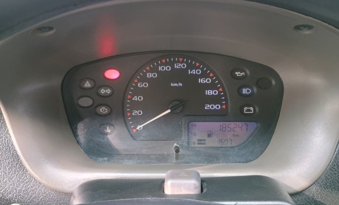 GM - Chevrolet Celta 1.0/Super/N.Piq.1.0 MPFi VHC 8V 3p 2003 Gasolina-9